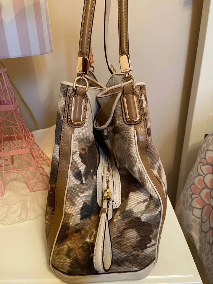 COACH Madison Phoebe Shoulder Bag, in Floral Camo. NWOT image indicator(5)