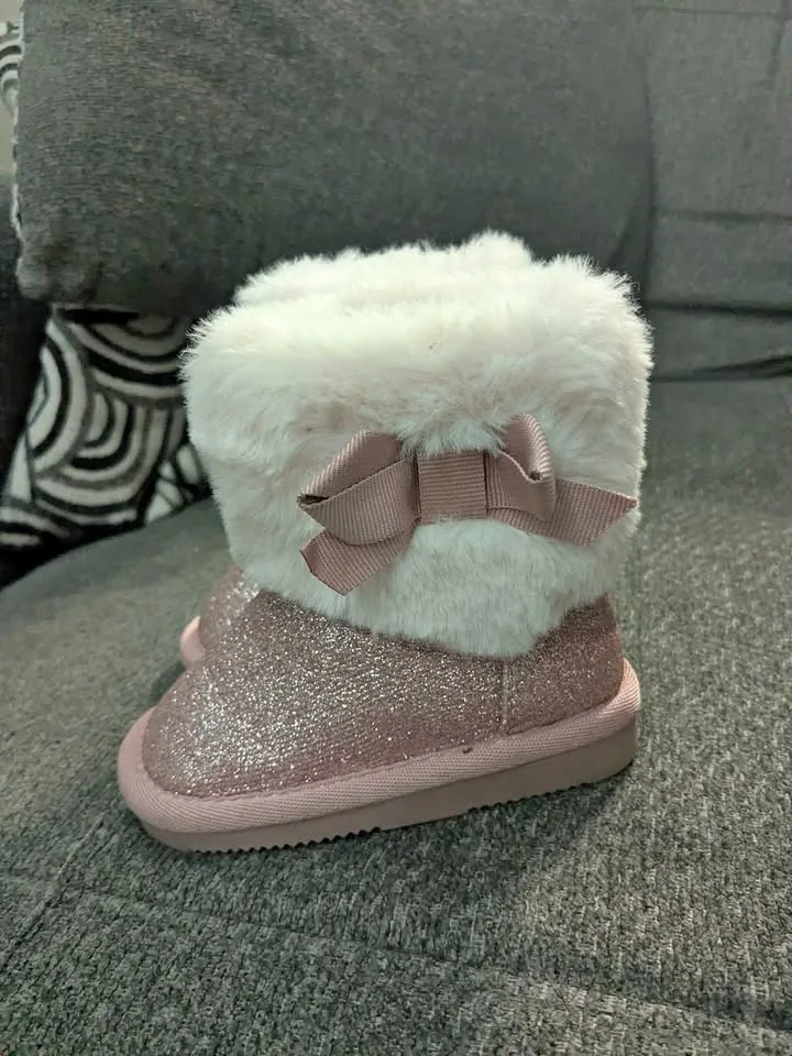 Super adorable baby booties size 5