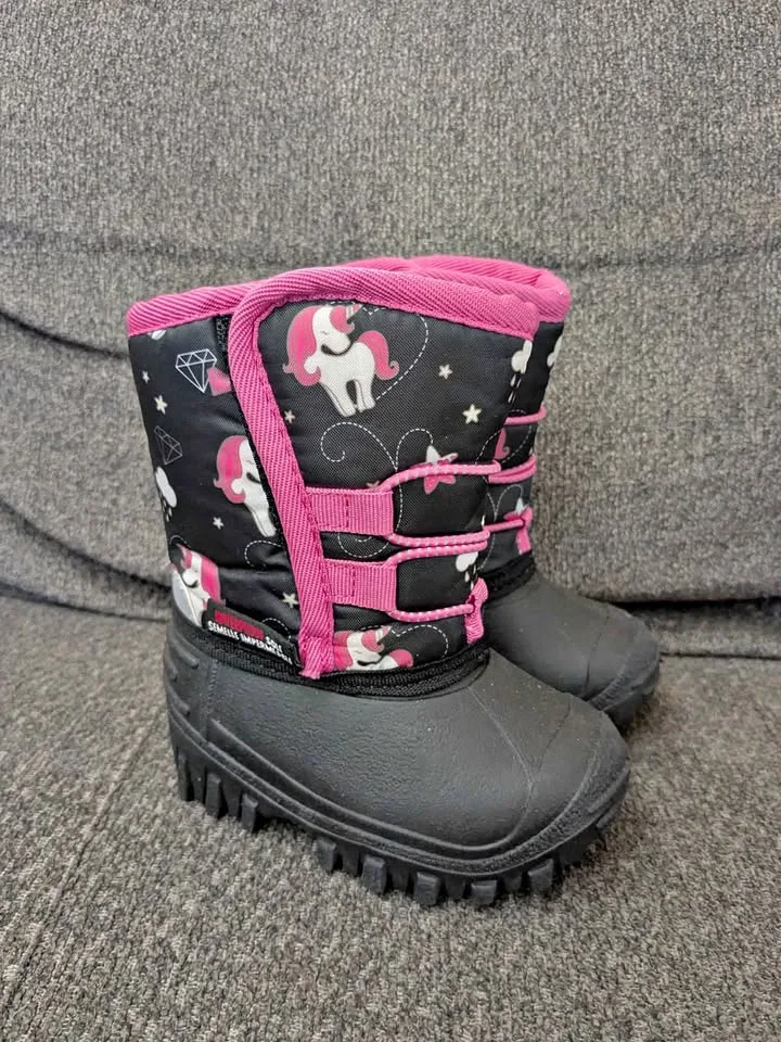 baby winter boots size 4 brand new condition