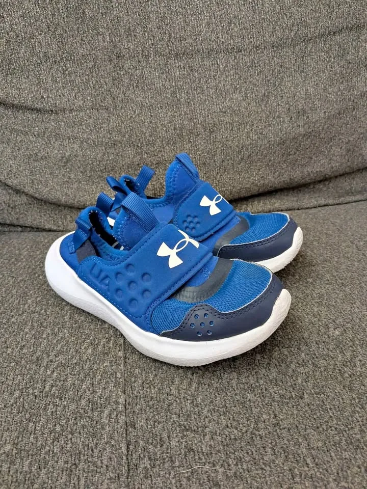 Under Armour kids shoes size 12 like new condition