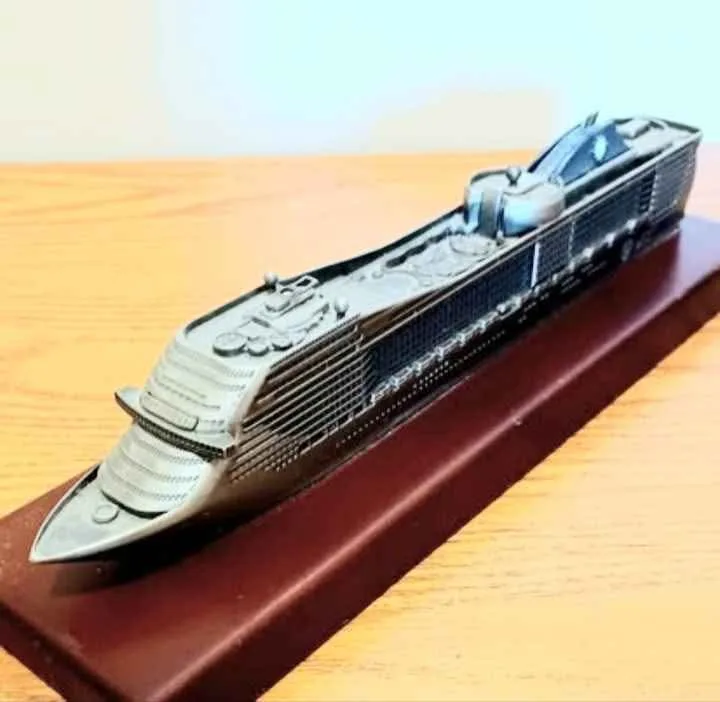 MSC Spledida Liner Replica image indicator(2)