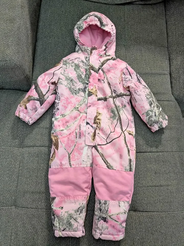 Cabela's 2T winter suit like new condition