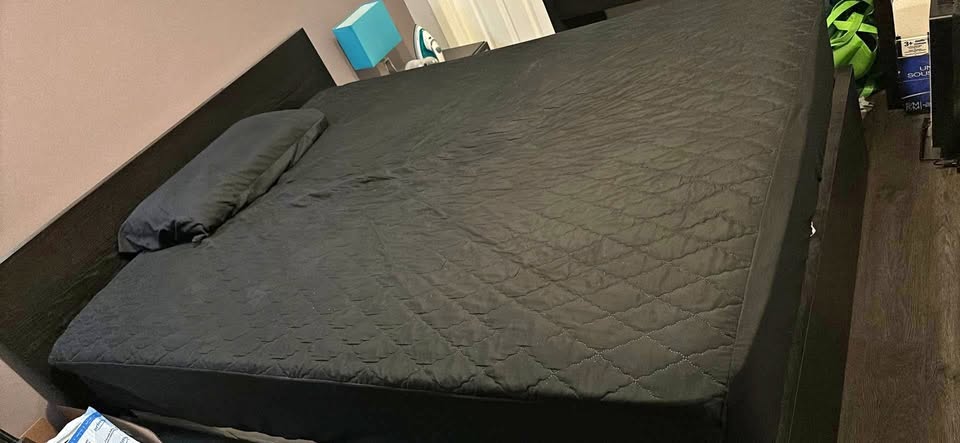 Queen bed mattress