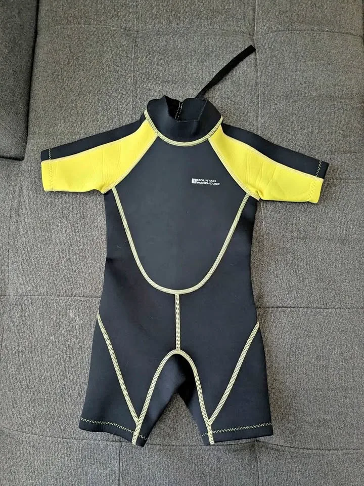 MEC wet suit like new condition size 3-4 years