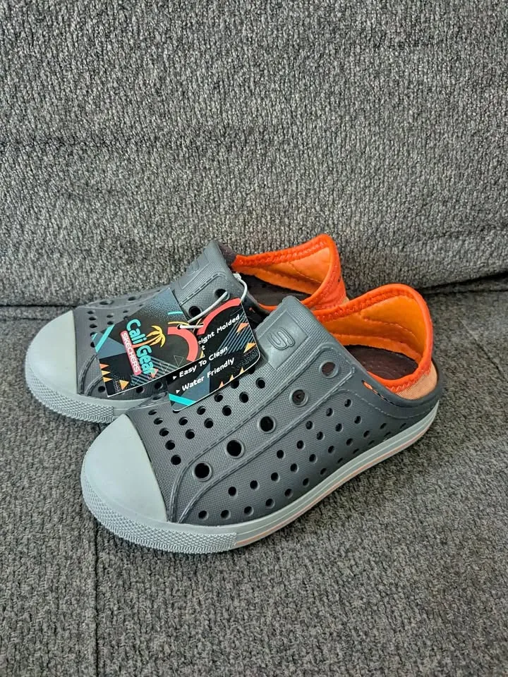 Kids sketcher brand new size 9