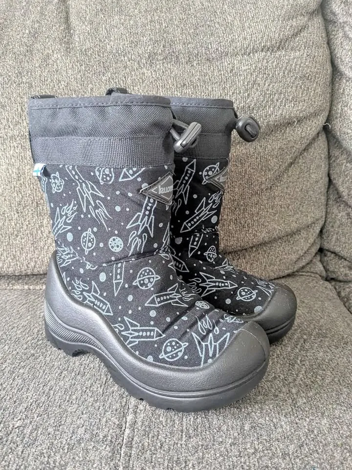 Kids Kuama winter boots size 9.5 rated for -30 brand new