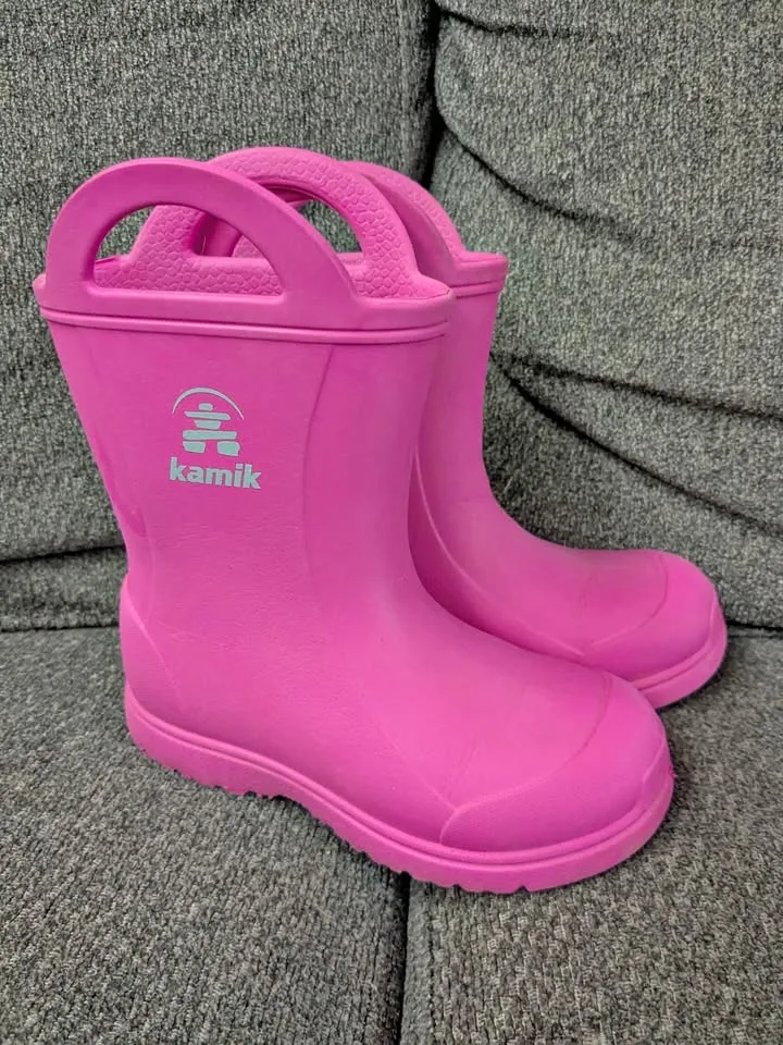 Kamik kids size youth 12 like new condition