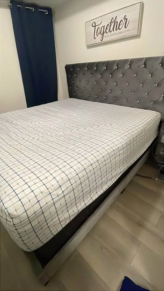 King bed included frame, mattress, spring box image indicator(2)