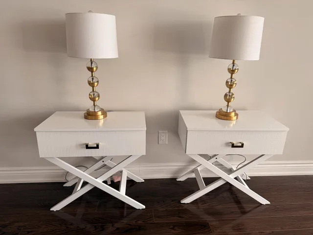 2 Nightstand table with drawer image indicator(3)