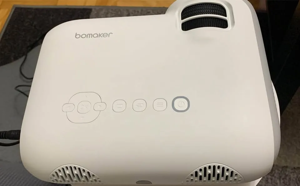 1080P 5G WiFi Projector, High Bright. In great condition image indicator(5)