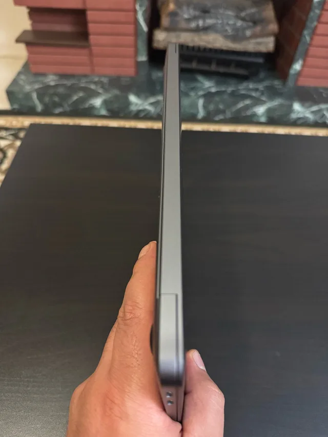 2020 MacBook Air Core i7 image indicator(5)