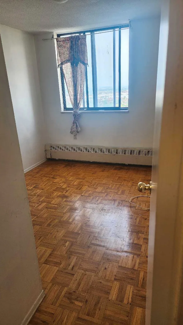 ROOM FOR RENT image indicator(6)