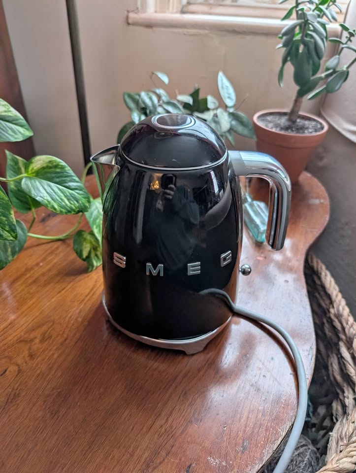 Smeg KLF03 Electric Kettle – Black | Excellent Condition