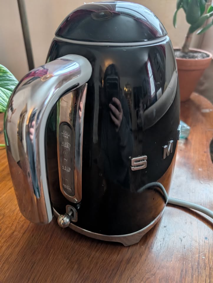 Smeg KLF03 Electric Kettle – Black | Excellent Condition - photo 3