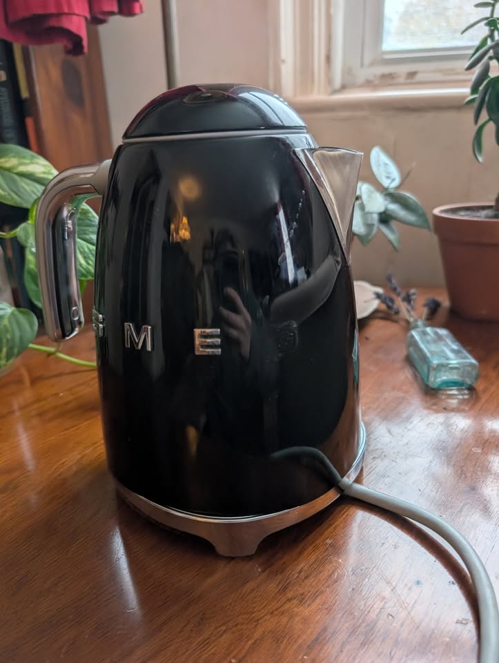 Smeg KLF03 Electric Kettle – Black | Excellent Condition - photo 4