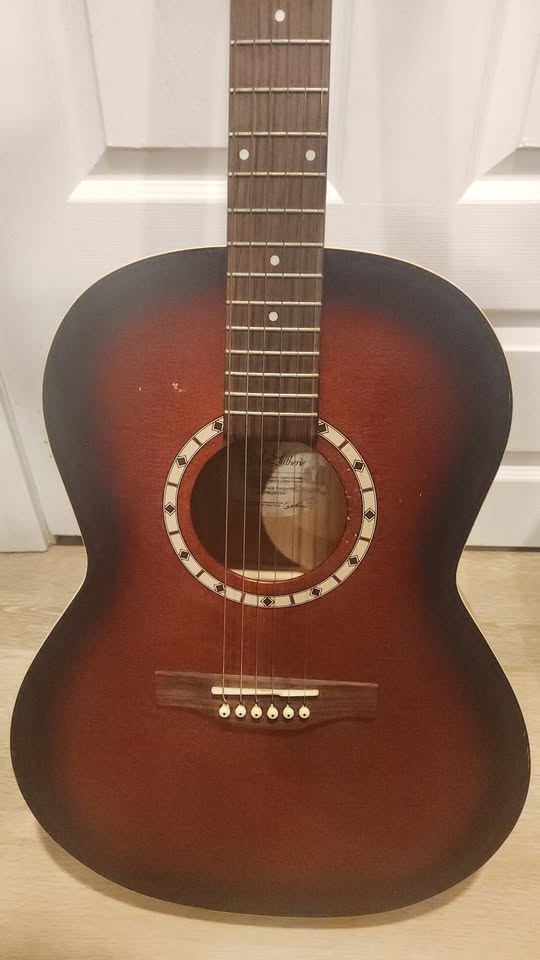 $300 Art & Lutherie Folk Spruce Acoustic Guitar – Burgundy - photo 2
