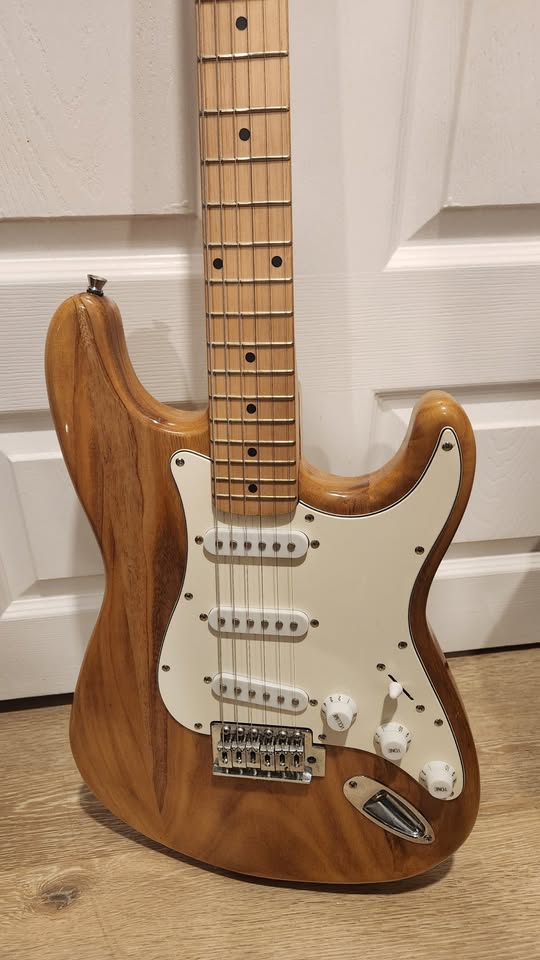 $200 Tone Stratocaster Electric Guitar - photo 3