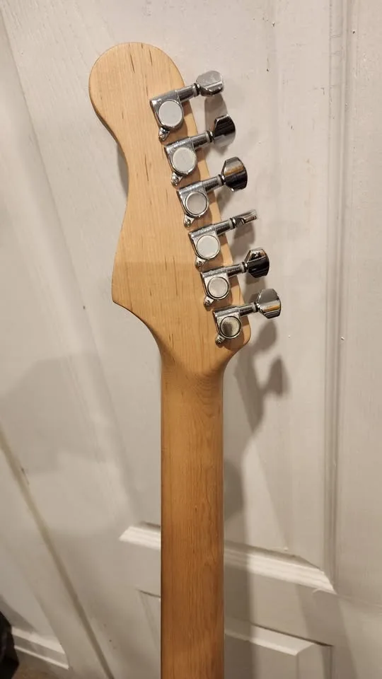 $200 Tone Stratocaster Electric Guitar image indicator(7)