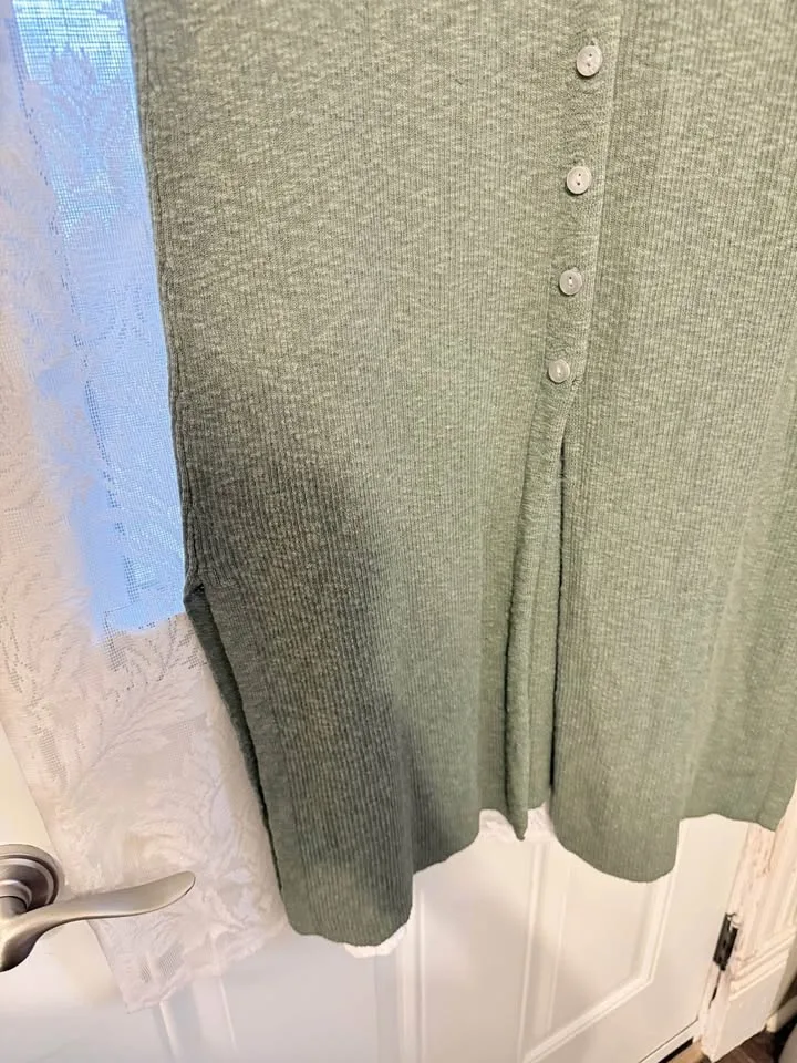 Ricki’s long sweater vest image indicator(3)