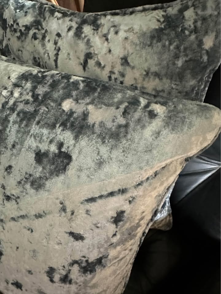 crushed velvet accent pillows - photo 2
