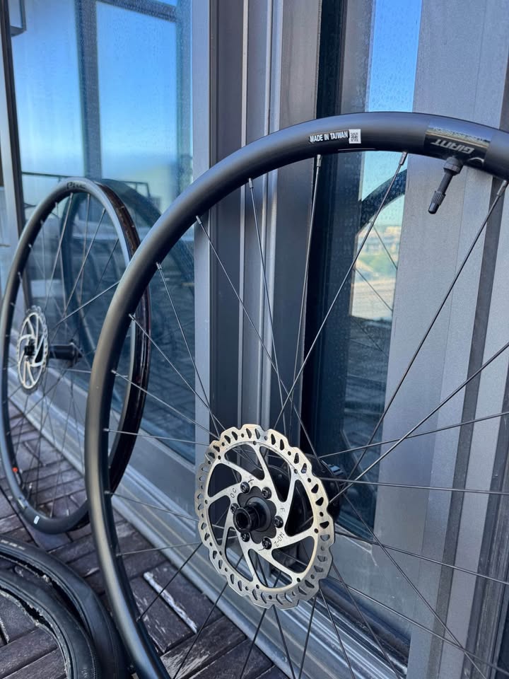 Giant PR2 Road/Gravel wheels - mint condition - photo 2