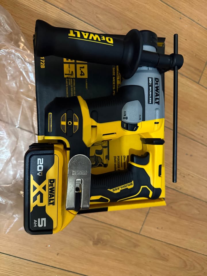 DEWALT 20V MAX SDS Plus Rotary Hammer Drill (DCH172B) - photo 2