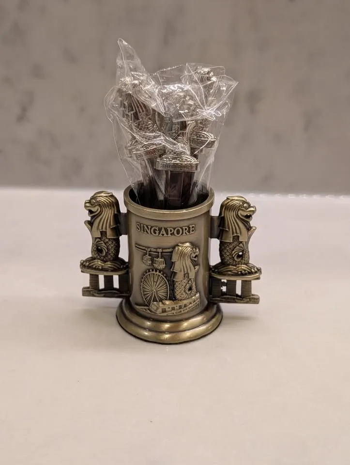 Vintage Singapore Merlion Fork Set image indicator(2)