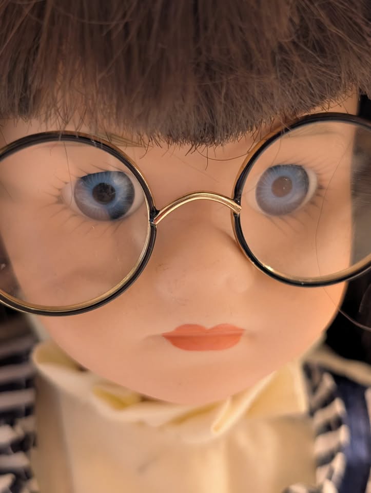 Vintage 1996 Porcelain Doll- glasses, blue eyes, floral dress - photo 4