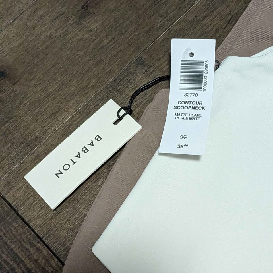 New Aritzia Contour Scoopneck Tanks! - photo 2