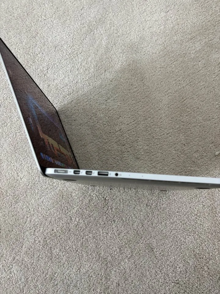 MacBook Pro 2015 13-inch used like new image indicator(4)