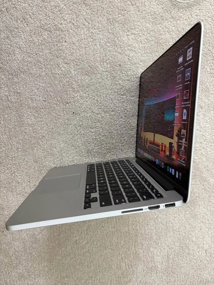MacBook Pro 2015 13-inch used like new image indicator(5)