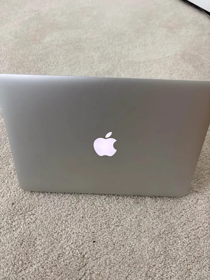 MacBook Pro 2015 13-inch used like new image indicator(6)