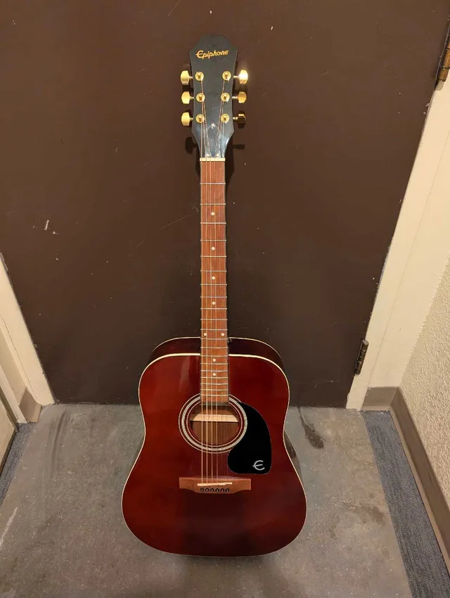 Epiphone Acoustic Guitar w/OnStage case image indicator(2)