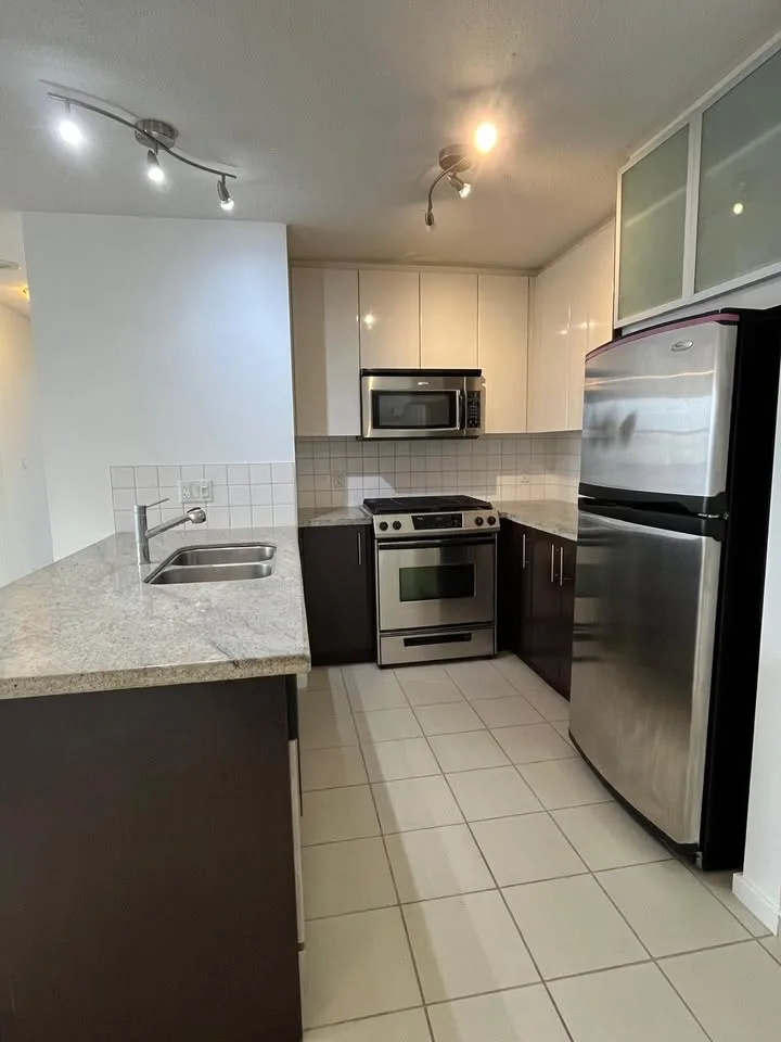 Shared Apartment (2 Bed 2 Bath) image indicator(2)