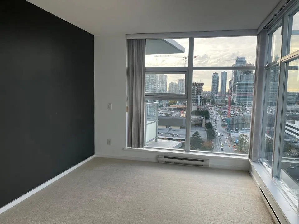 Shared Apartment (2 Bed 2 Bath) image indicator(3)