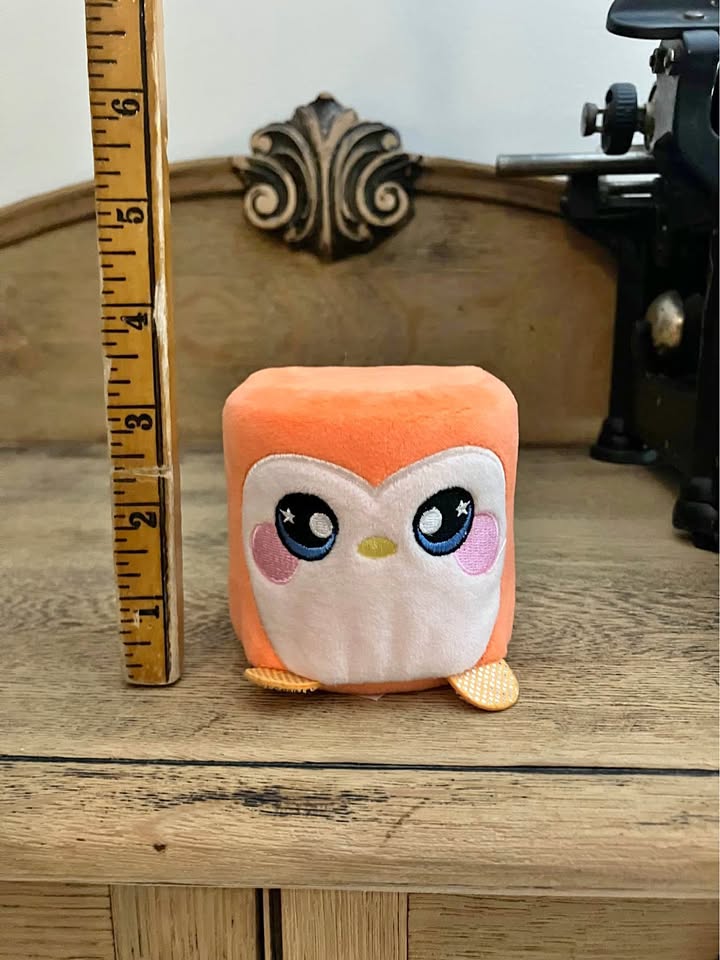 Squeezamals Marshmallows Elvis Penguin 3.5"