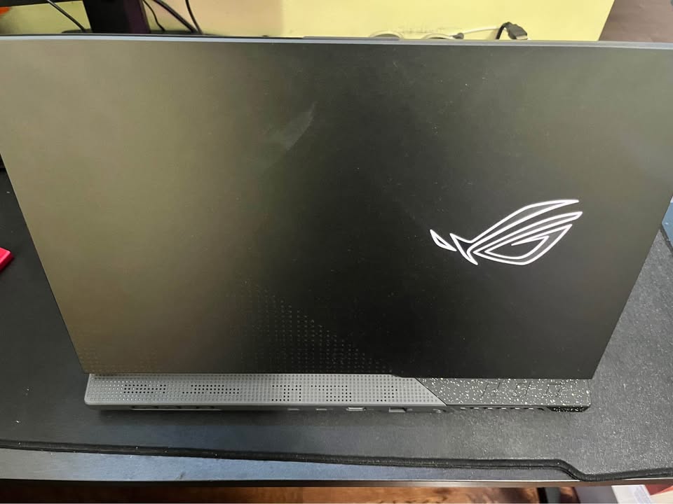 Asus ROG Strix G17 gaming laptop - photo 3