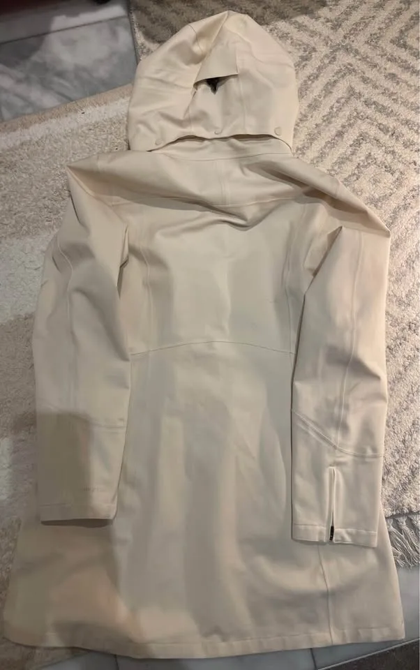Patagonia woman Rain Jacket L image indicator(2)