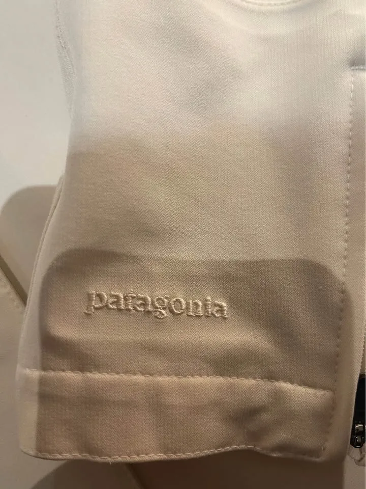 Patagonia woman Rain Jacket L image indicator(3)