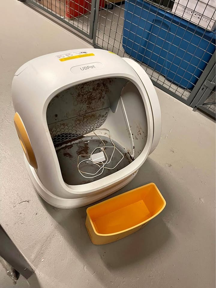 UBPet C20 self-cleaning cat litter box