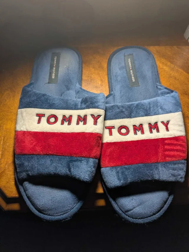 Tommy Hilfiger plush slippers image indicator(2)