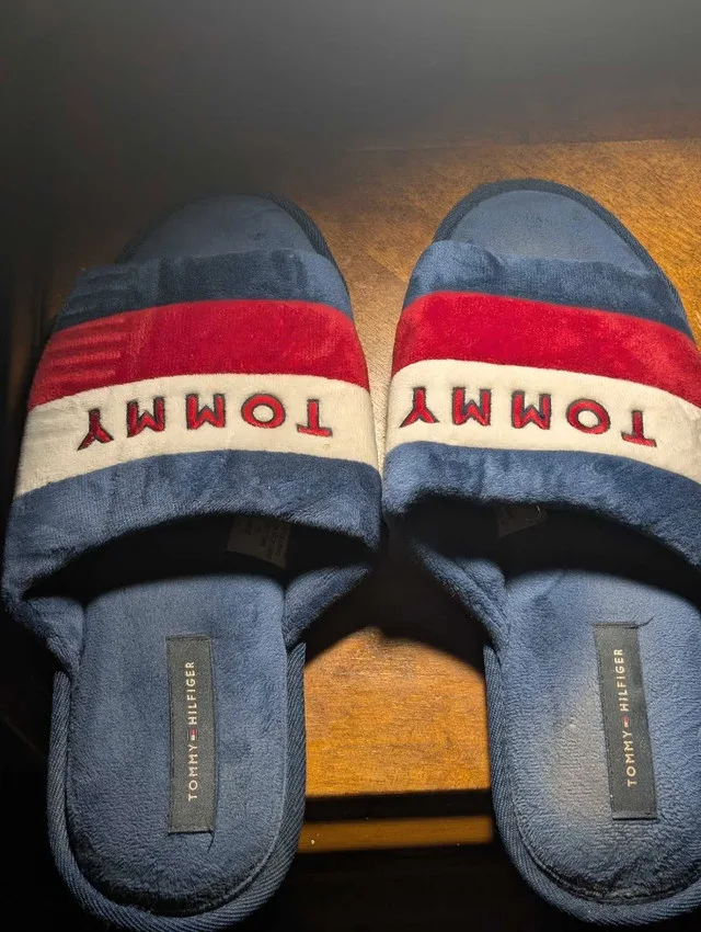 Tommy Hilfiger plush slippers image indicator(3)