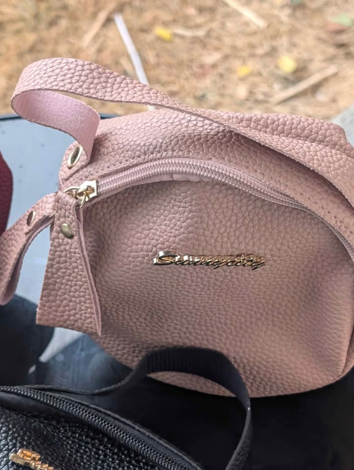 Brand new medium size coin purse - photo 3