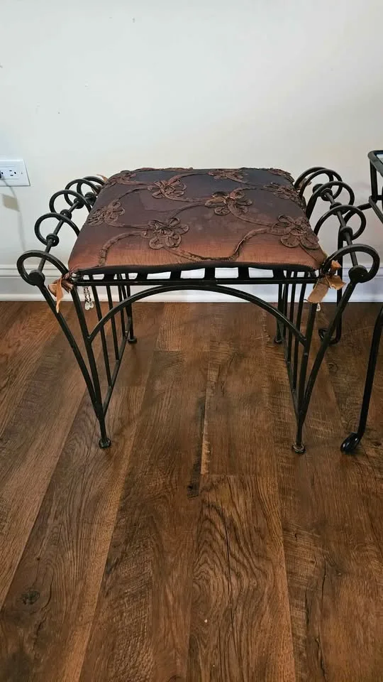 Entry Bench with table image indicator(2)