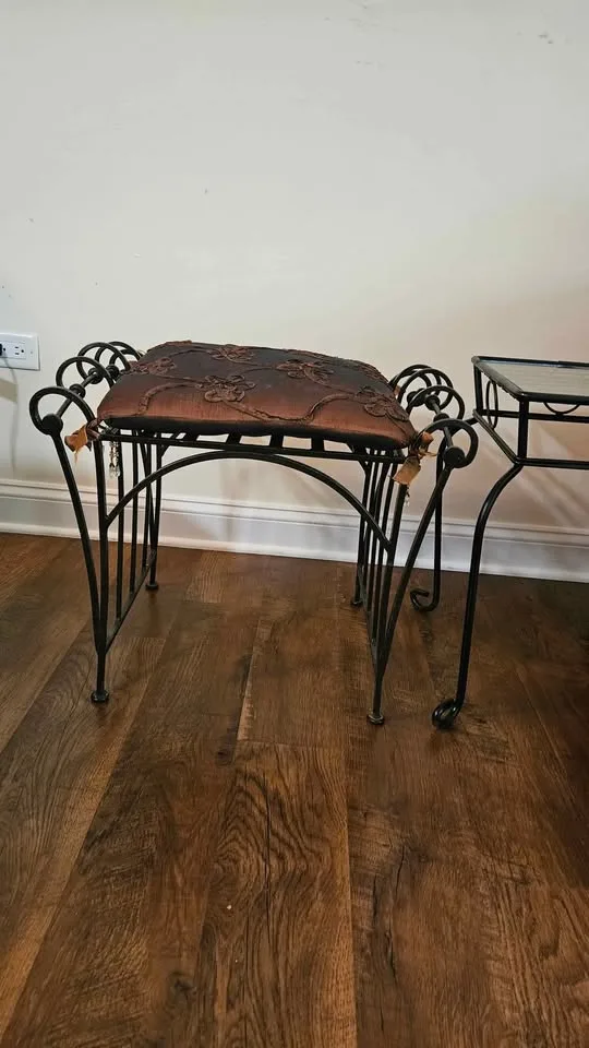 Entry Bench with table image indicator(7)