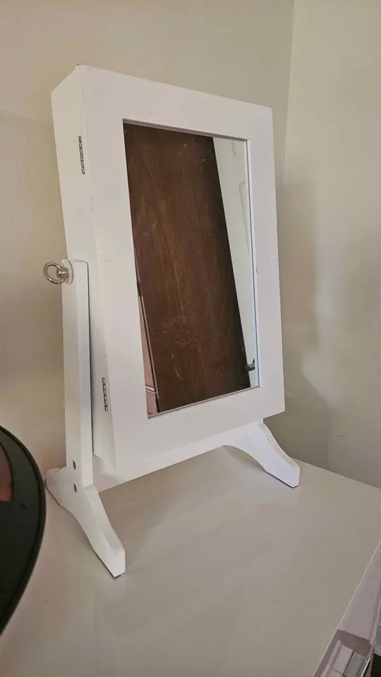 Jewelry stand with mirror, desk top mirror image indicator(3)