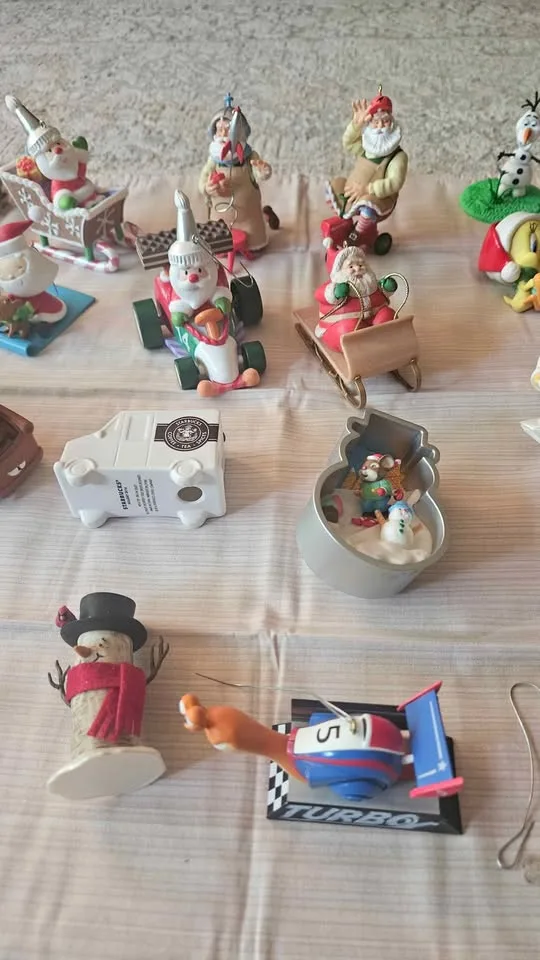 Ornaments/Hallmark / Christmas image indicator(4)