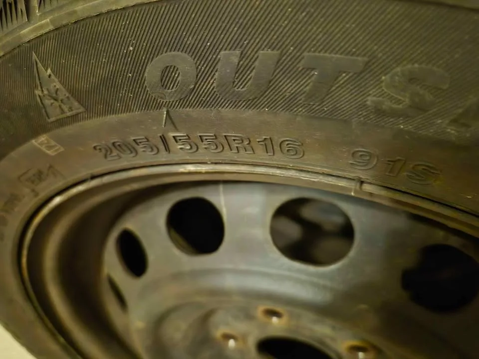 Winter tire set 205/55R16 (02 news and 02 used) image indicator(3)