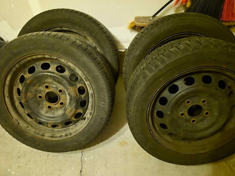 Winter tire set 205/55R16 (02 news and 02 used) image indicator(4)