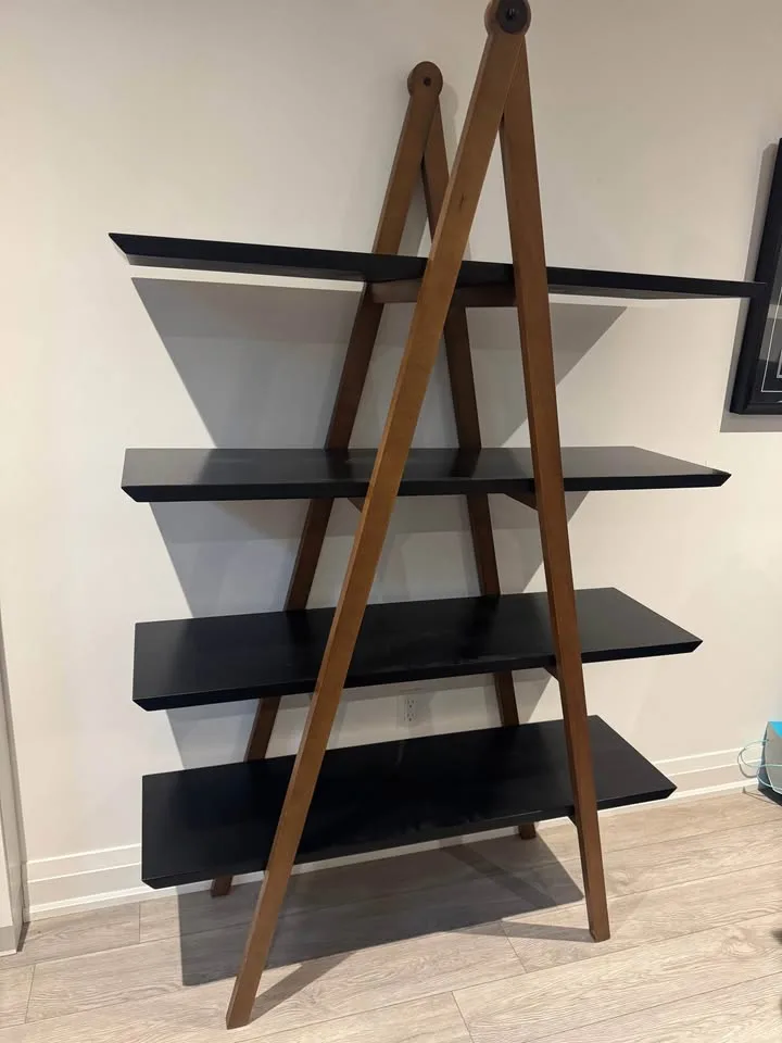 Article Modern Bookshelf – Excellent Condition image indicator(2)